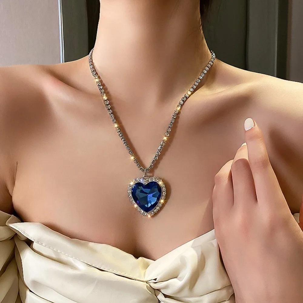 Luxury Classic Blue Ocean Star Inlay Zircon Chin Crystal Pendant Necklace for Women Weding Party Trendy Temperament Jewelry Gift
