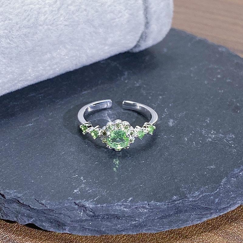 Маленький свежий цвет Сокровище Оливково-зеленый Рыбий хвост Инкрустированный Цир*****Пен Кольцо Свет Роскошный Нишевый Дизайн Наборное Кольцо Женщина Adjustable opening