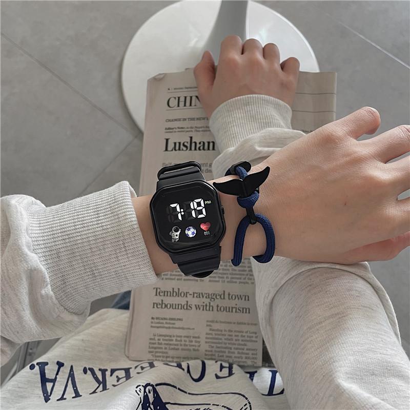 

Children s watch, small square astronaut LED electronic watch, student party high-value simple and fashionable button watch
