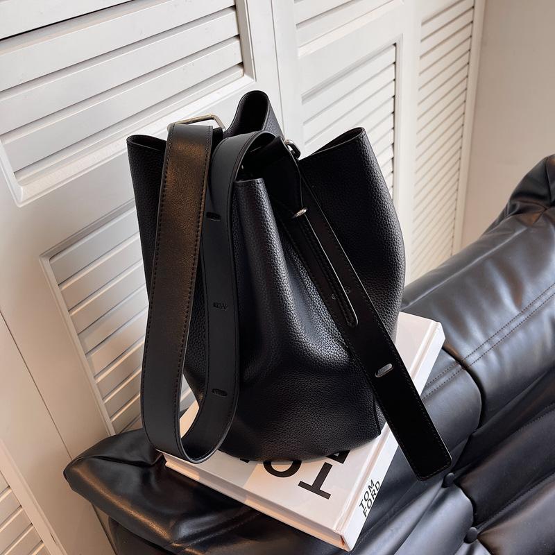 

Сумка-ведро вместительная в стиле ретро для женщин 2024 года, повседневная, универсальная, сумка-ведро, сумка через плечо чёрный