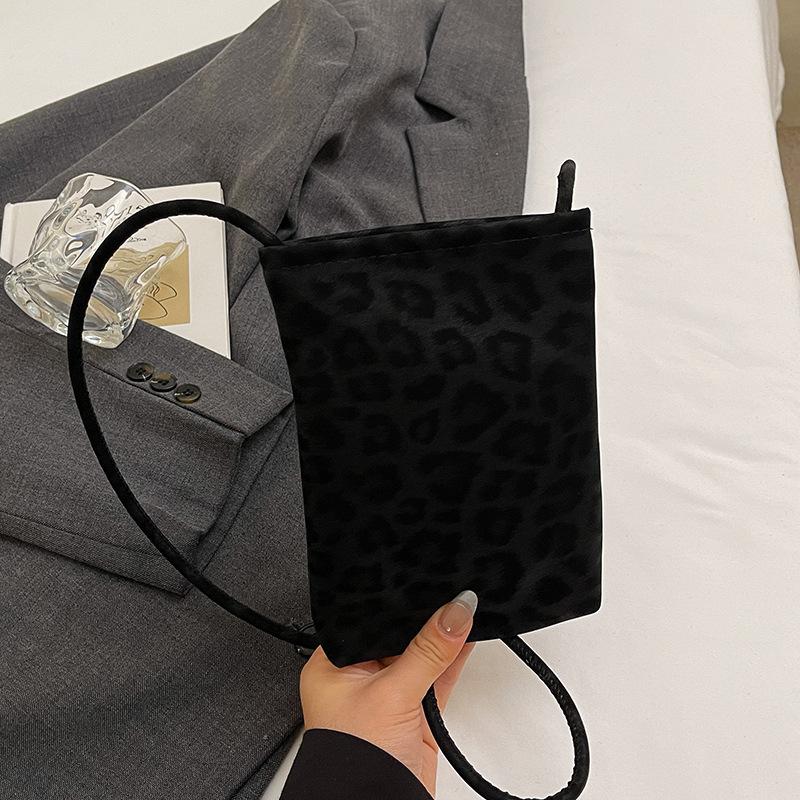 Mobile Phone Bag, Fashionable Crossbody Bag, Stylish and Versatile Single-shoulder Bag for Women