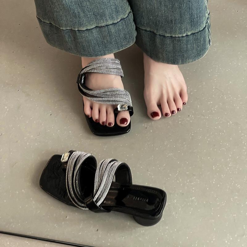 Niche design sense rhinestone sleeve toe slippers women's summer new light luxury slippers tide