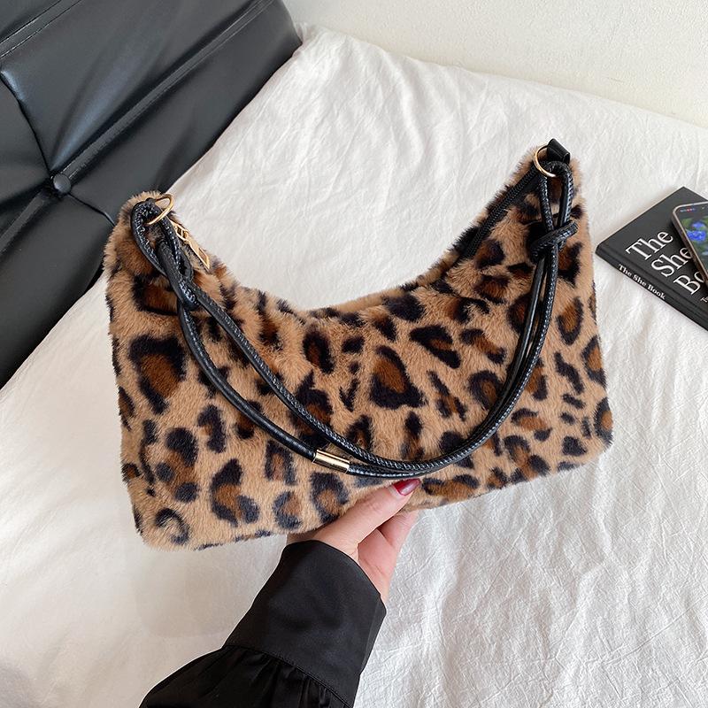 

New Faux Fur Retro Leopard Printed Shoulder Bag for Women Fashi Casual Shoulder Underarm Bag Clutch Fluffy Top Handle Bags коричневый