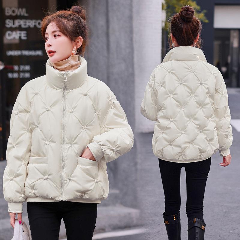 

Женский зимний пуховик 2024 - HS2856: 90% пух белой утки, теплая и стильная верхняя одежда. Medium 58-62 kg грязно-белый