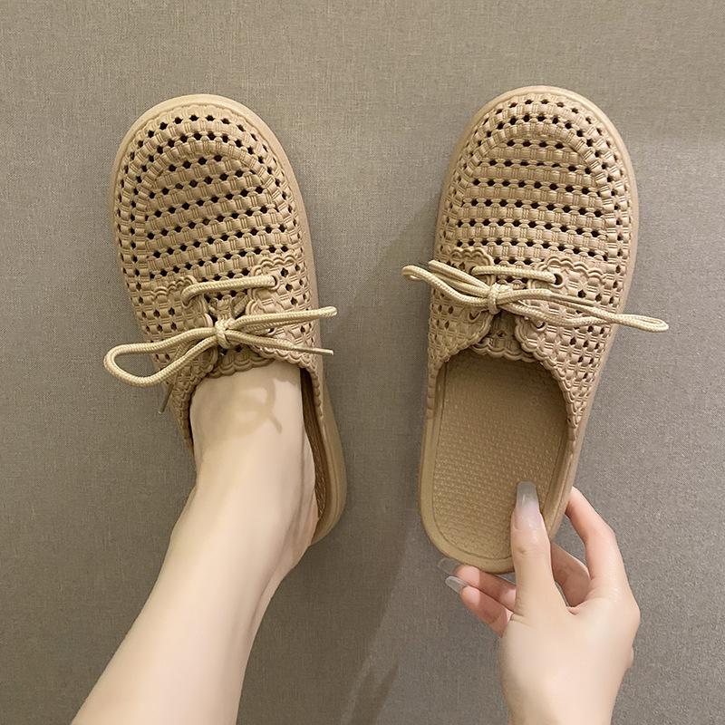 

Новые летние прохладные тапочки женские с закрытым носком на шнуровке для улицы, пляжные шлепанцы, милые плоские тапочки 41