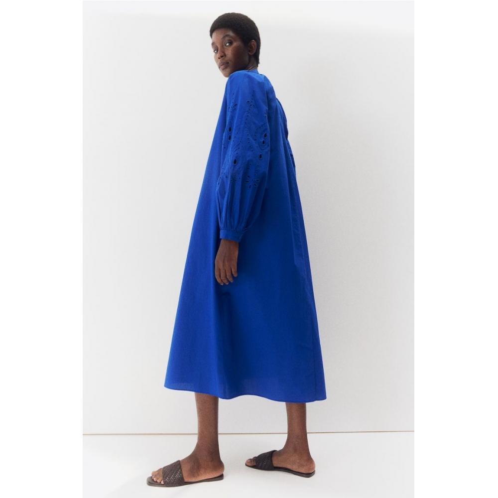 

Платье HM Broderie Anglaise Detail ярко-синего цвета