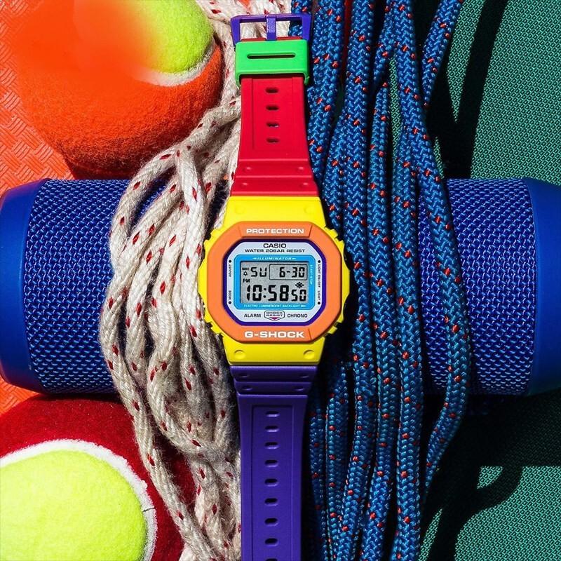 Casio Serie G-SQUAD G-SHOCK Serie Colorata Neon Quadrato Piccolo alla Moda Resistente agli Urti Impermeabile Movimento al Quarzo Cinturino in Resina Giapponese e DW-5610DN-9PR