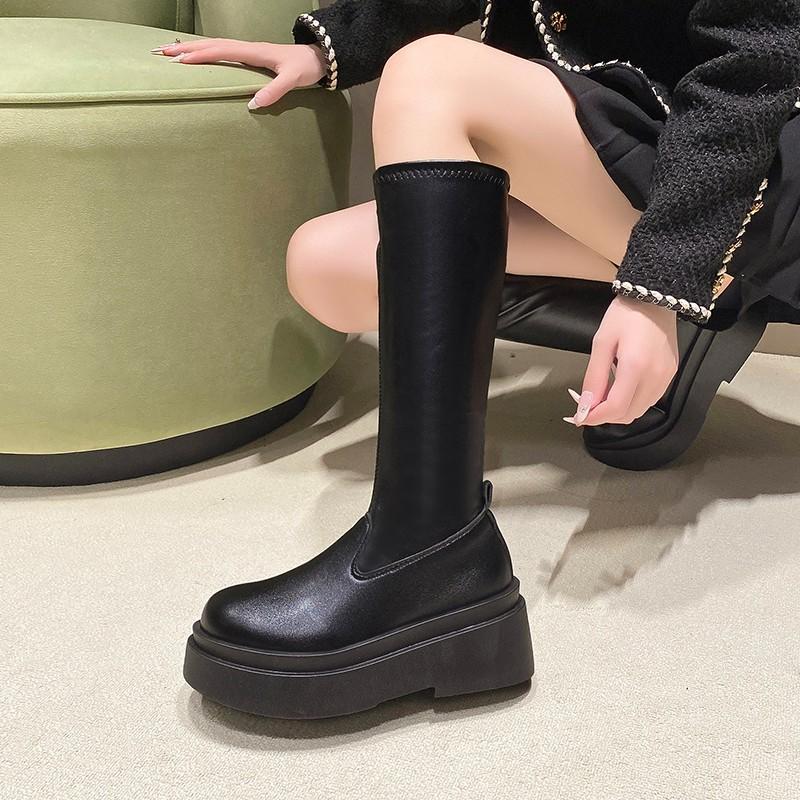 Модные женские элегантные ботинки однотонного цвета для улицы 2024 года — фото 5