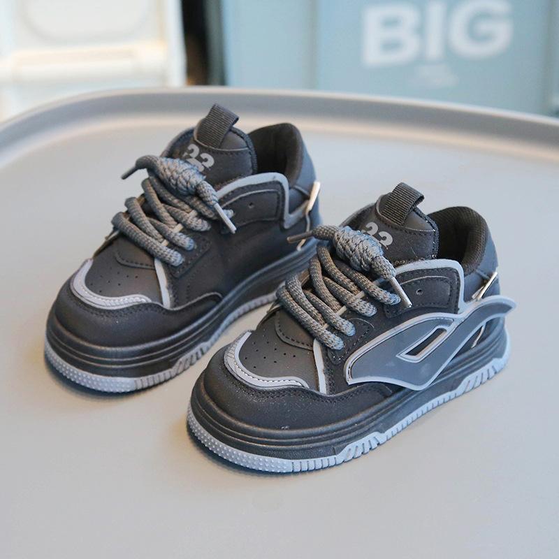 Kinder Sportschuhe 2025 Frühling und Herbst Jungen Freizeit Board Schuhe High-Top Mädchen kleine weiße Schuhe weichsohlige Baby Brotschuhe