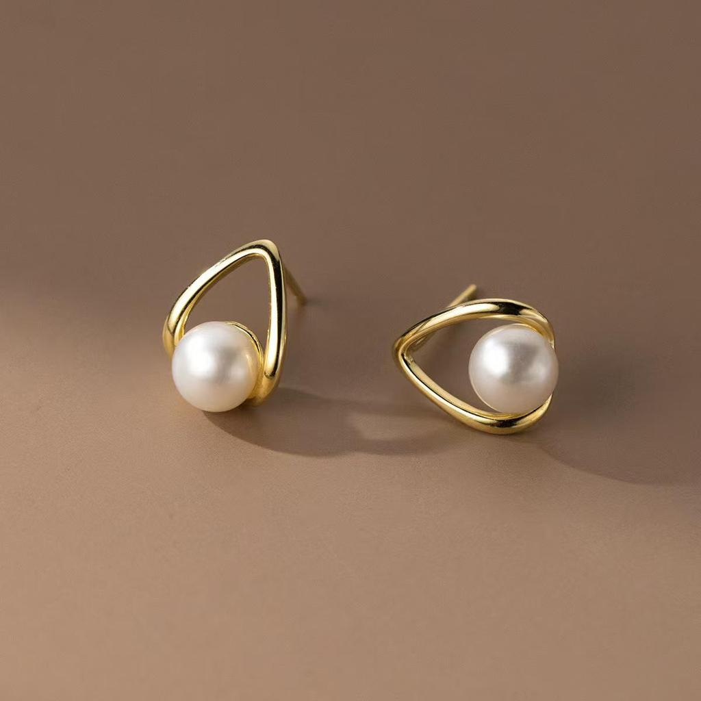 Korean Style 18K Gold-Plated Freshwater Pearl Stud Earrings - Cold Style Niche Design Jewelry