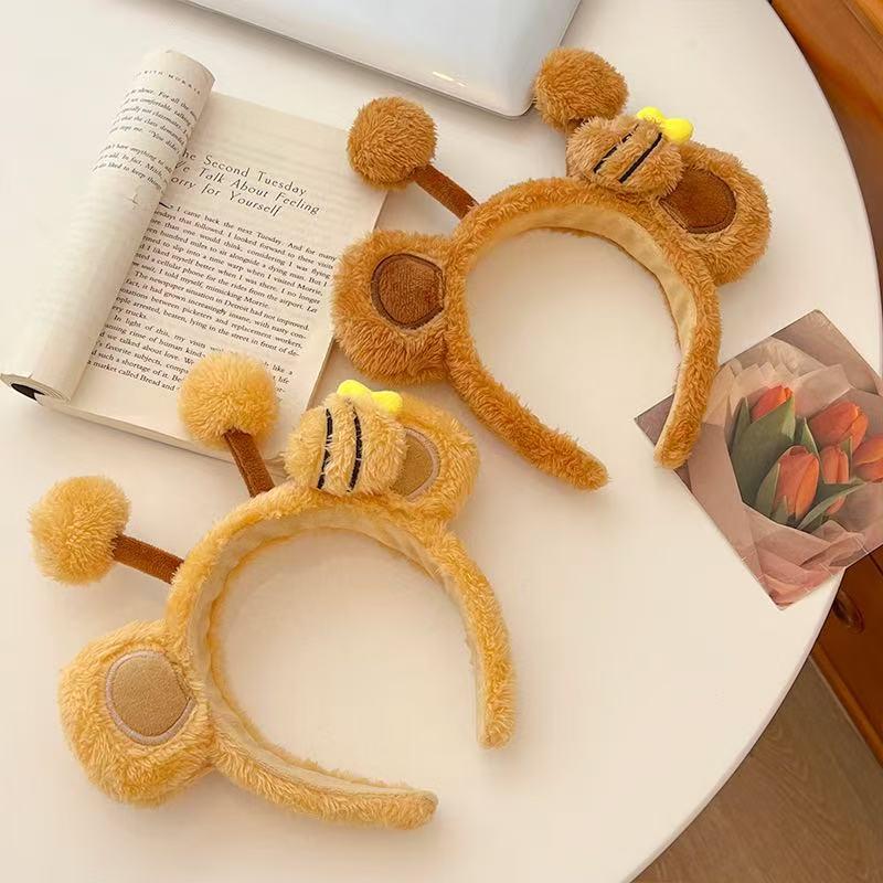 Adorable Bee Plush Headband: Non-Slip Cartoon Hair Accessory for Makeup and Face Washing