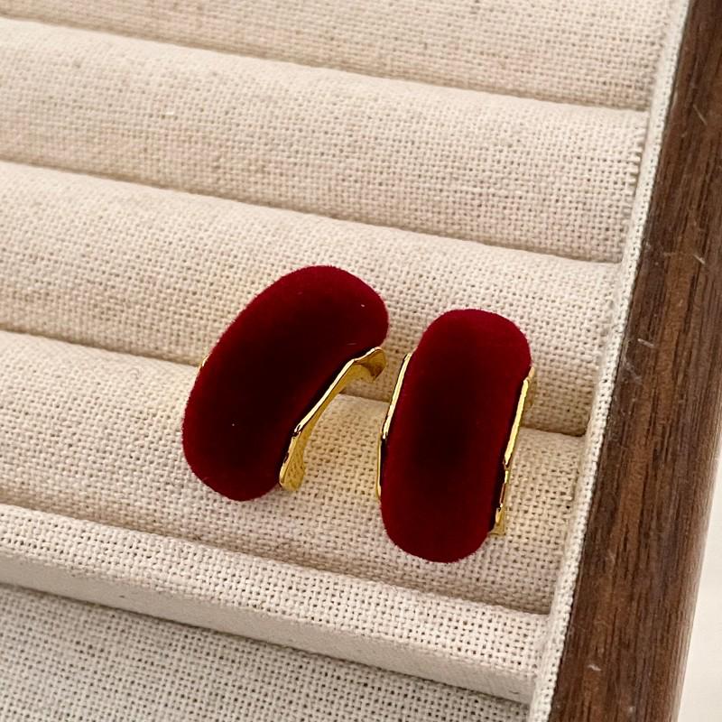 Red Velvet Retro Hong Kong Style Stud Earrings for Women - Autumn/Winter 2025 High-End Niche Ear Accessories.