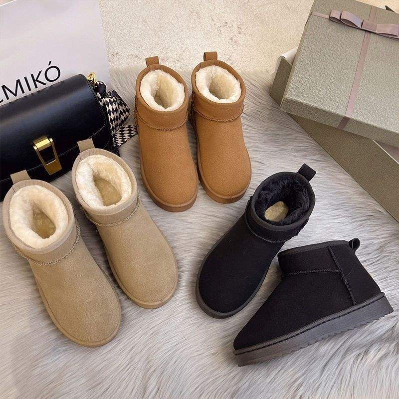 Fur integrated snow boots women's 2025 winter new cotton shoes winter velvet snow cotton women's short boots bread shoes