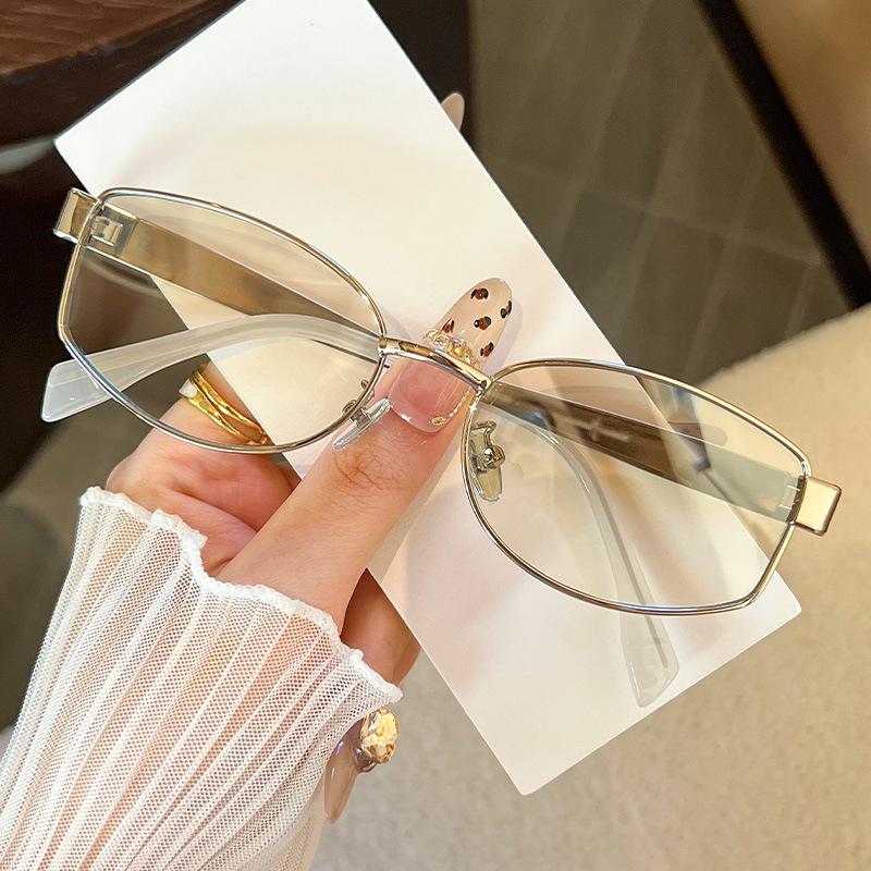 Korean Version of Fashionable New Sunglasses Female Star Travel Photo UV Protection Sunshade Tide Plain Makeup Versatile Sunglasses