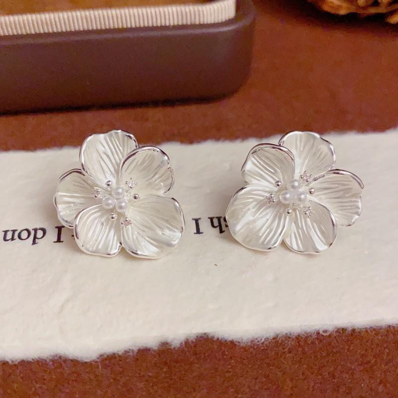 Elegant 3D Flower Stud Earrings for Women - Light Luxury, Stylish, and Unique Design Jewelry