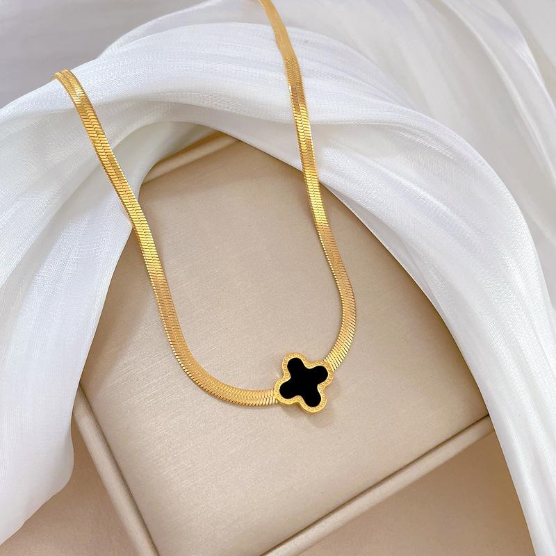 Cold Wind Shell Lucky Grass Minimalist Wind Necklace Female Collarbone Chain Accessories