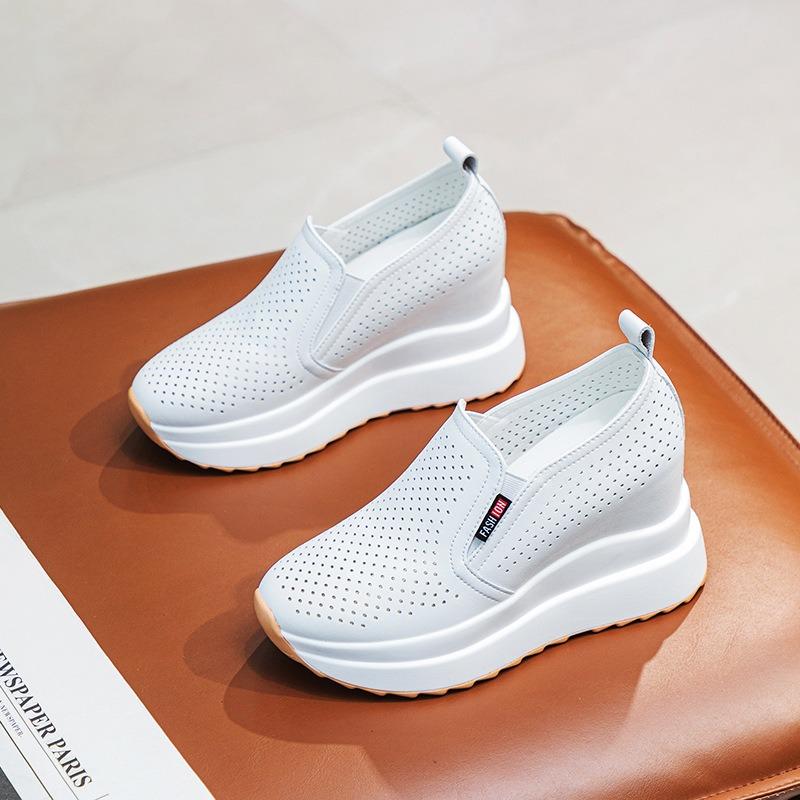 Frühlingsdamenschuhe neu leicht innenhöher lässige kleine weiße Schuhe Keilabsatz Muffin dick Belüftungsloch Mode Damenschuhe
