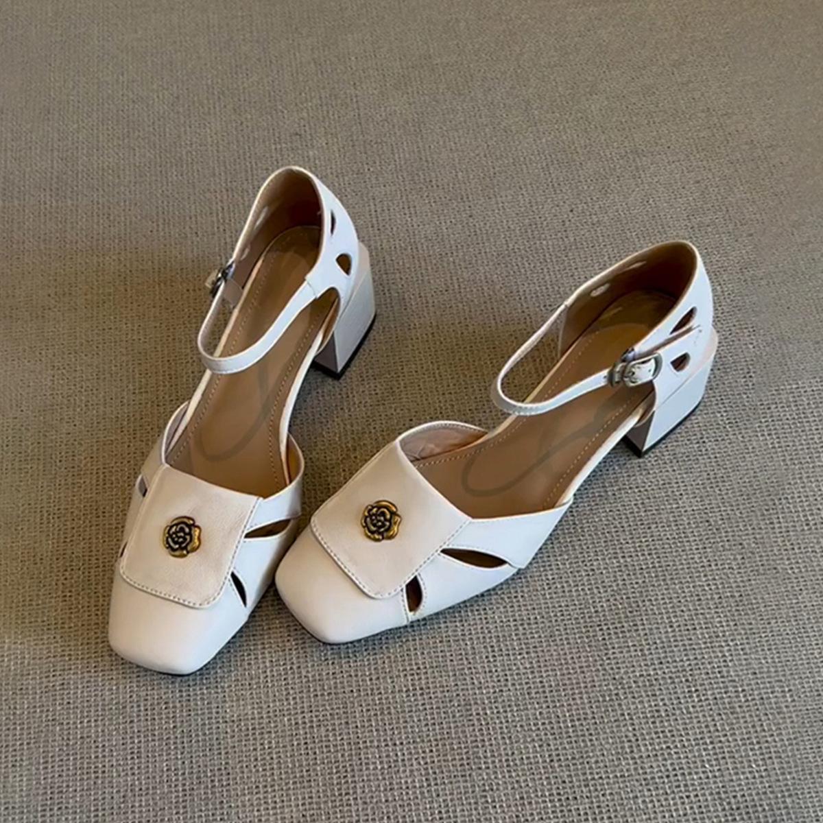 

French hollow breathable sandals women s camellia one-word buckle square head hollow bag head single shoes 40