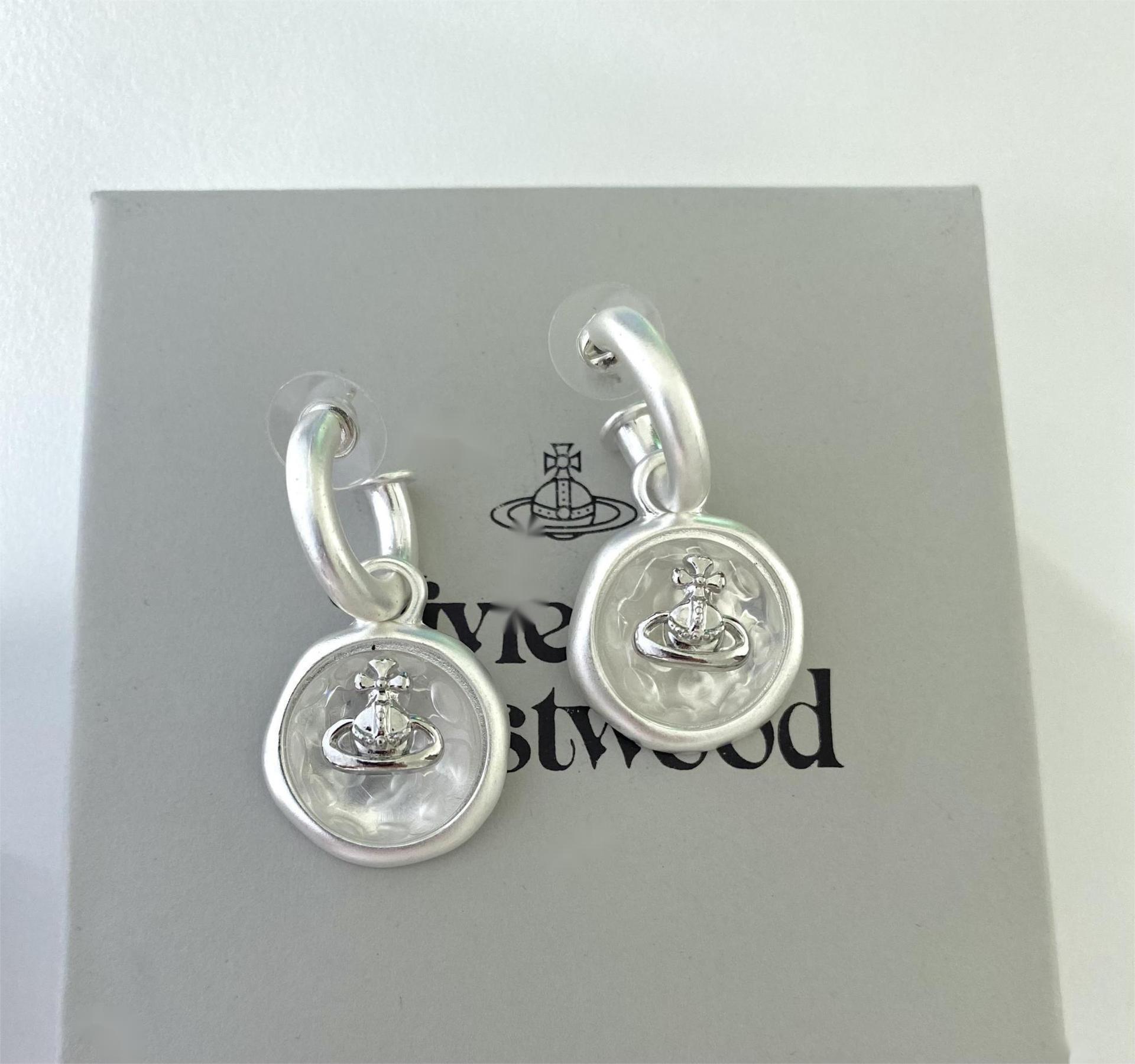 

Срібні сережки з квітами Сатурна імператриці Доуагер Цисі: Трендові матові цукеркові кольори з висококласним дизайном для жінок білий