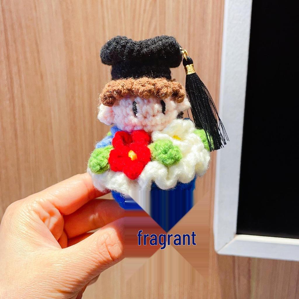 Uroczy Szydełkowy Breloczek Owocowy: Wisiorki z wełny Persymona i Truskawki