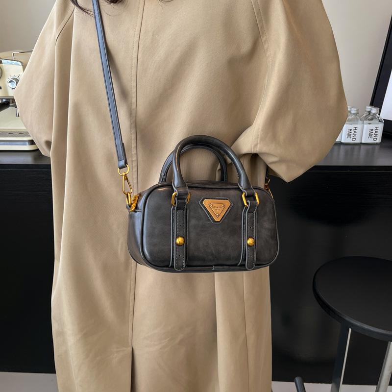 

Сумка-подушка женская 2025 новая портативная маленькая сумка на плечо сумка-мессенджер фабричная единичная доставка 21*8*12 чёрный