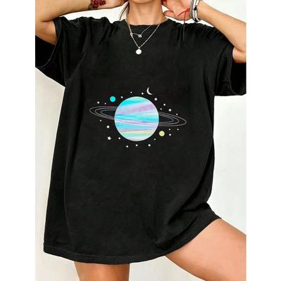 Übergroßes T-Shirt Schwarzer Planet Saturn mit Ringen und Sternen Druck Freizeitkleidung für Frauen Sommer-Outfit Streetwear Mode Top