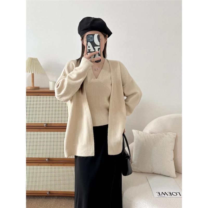 Spring and Autumn New Temperament Celebrity Style Lace Neck Knitted Gentle Wind Soft Waxy Knitted Cardigan Two-piece Sweater