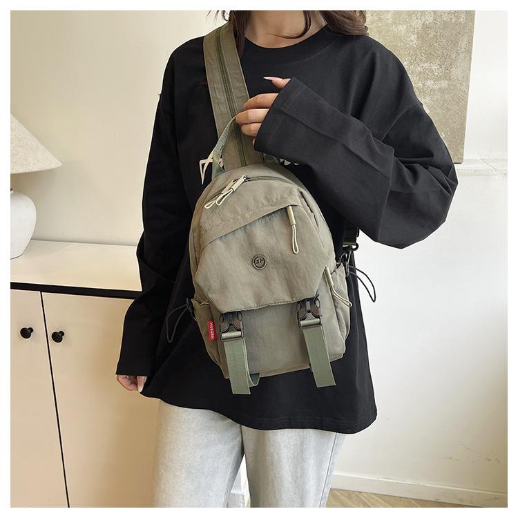 Large capacity backpack Women's casual versatile cloth bag Student schoolbag Mountaineering bag Lightweight travel backpack