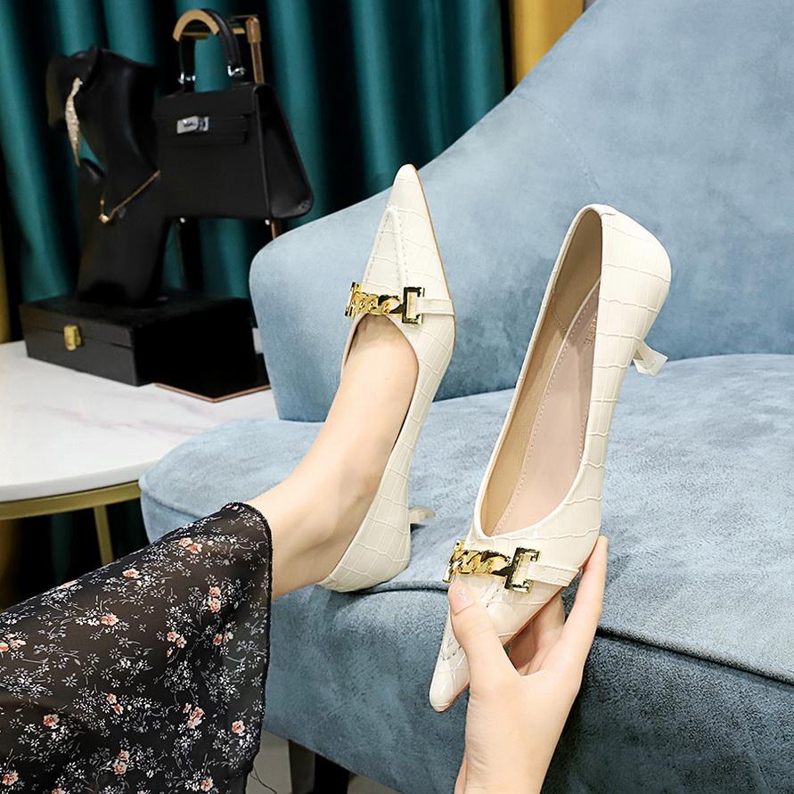 Women's Glossy Patent Leather Shallow Mouthed Pointed Metal Chain Decorative Middle Heel Shoes