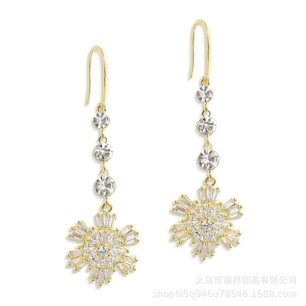 Snowflake Ear Hooks: Exquisite, Versatile Christmas Earrings for a Fresh, Elegant Look