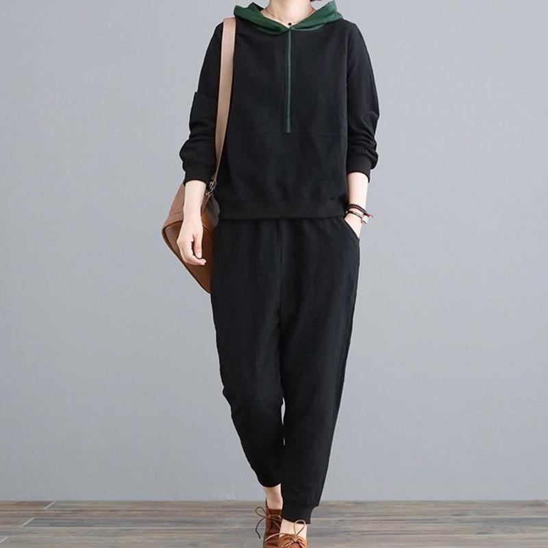 Completo da donna, completo sportivo da corsa, ampio, con cappuccio, felpa e pantaloni, due pezzi, completo casual.