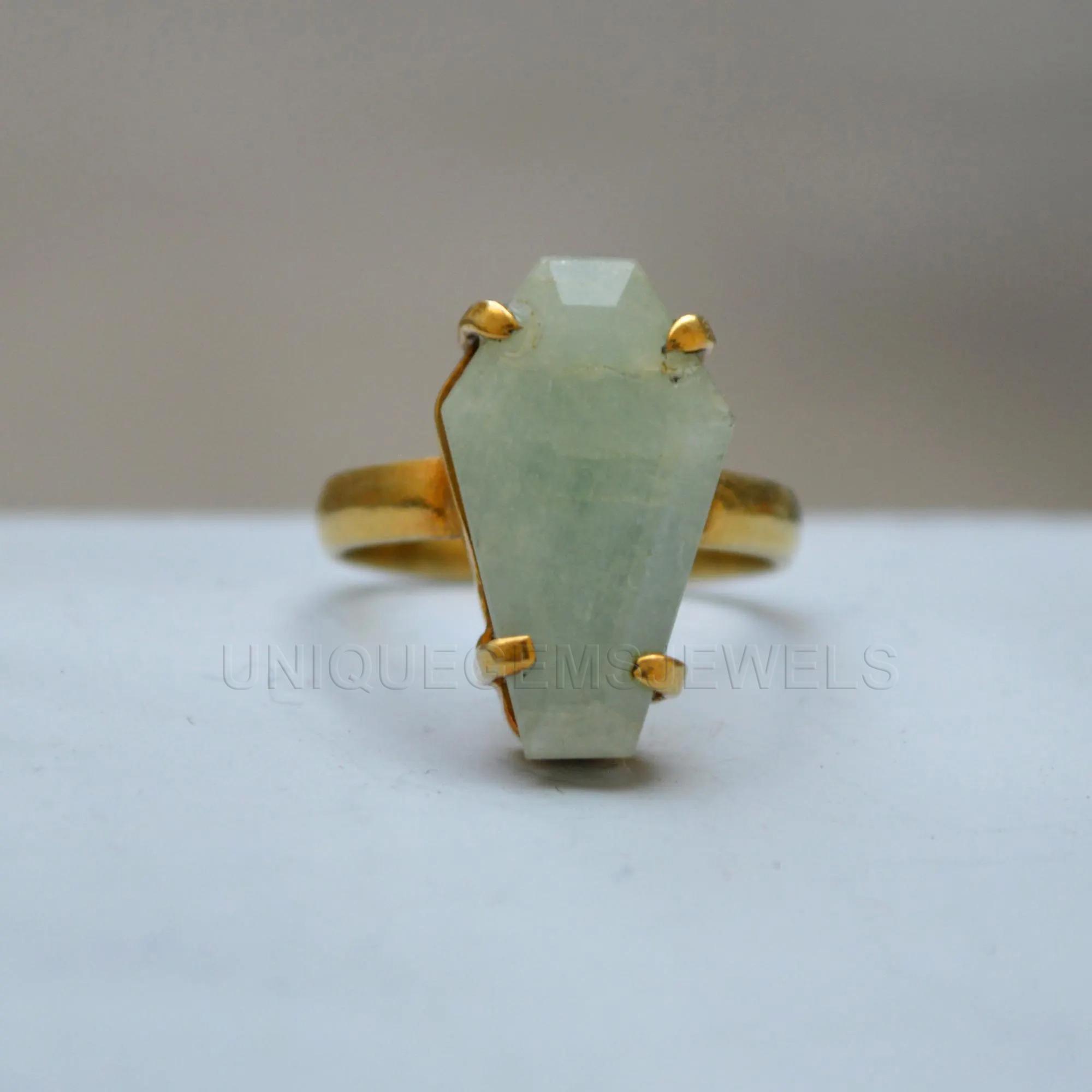 

Кільце Ювелірна прикраса у формі труни з необробленим аквамарином, срібло 925 проби з покриттям 18-каратним жовтим золотом, кільце з аквамарином - каменем народження, закріпленим крапанами 10 золотий