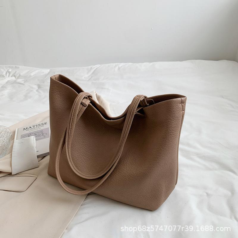 

Большая сумка женская 2025 новая универсальная 2025 осень и зима мягкая кожаная сумка через плечо большая вместимость высокое чувство деловая сумка-тоут