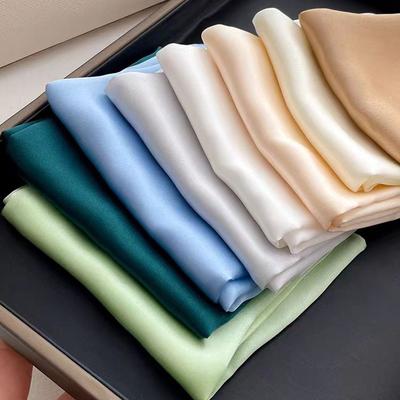 Foulard Carré Uni 70cm pour Femme Tendance Polyvalent Foulard de Cou Assorti Blazer Chemises Bandana Décoratif