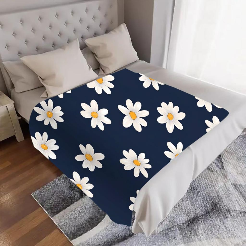 1pc Daisy Pattern Throw Blanket - Soft Flannel All-Season Warmth, Contemporary Geometric Design In Mixed Colors, Versatile for