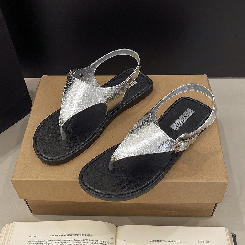 Light luxury and comfortable French retro flat-soled sandals, light summer new sandals, soft soles are not tired