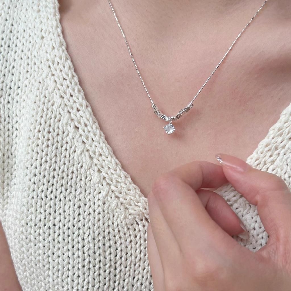 Fragmented Ice Cube Necklace for Women's Versatile Ins Style Clavicle Chain Pendant Necklace for Women's Light Luxury High End Feeling