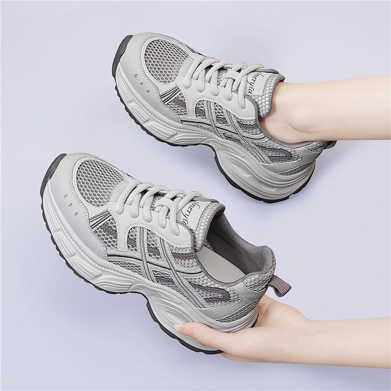 Douyin beliebt Retro lässige Sportschuhe erhöht und vielseitig tägliche einzelne Schuhe grau Damen Mesh Plateau Dad Shoes