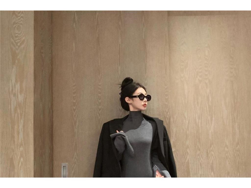 Women's French Style High-Neck Slim-Fit Dress: Mid-Length Hip-Wrap Skirt Design