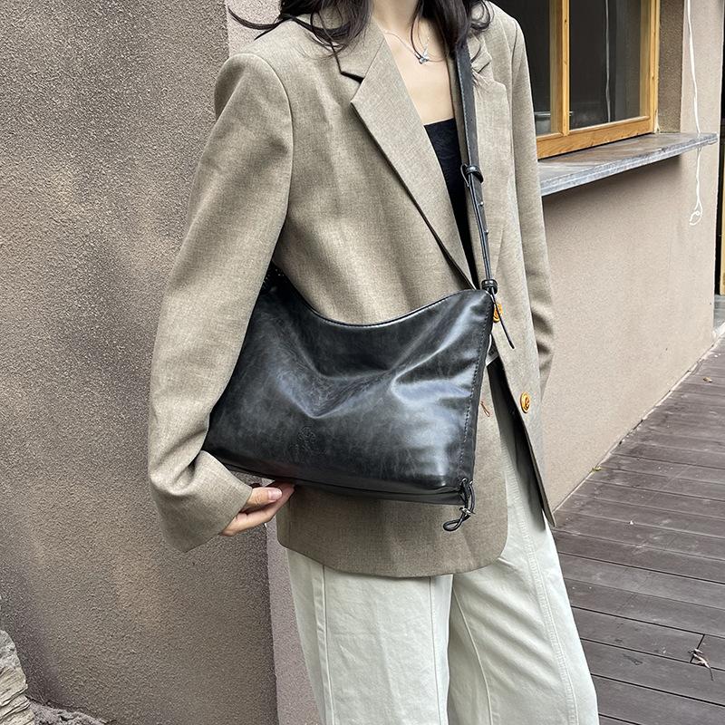 Embroidery thread foreign style large capacity women's bag 2025 fashion trend shoulder messenger bag strap handbag