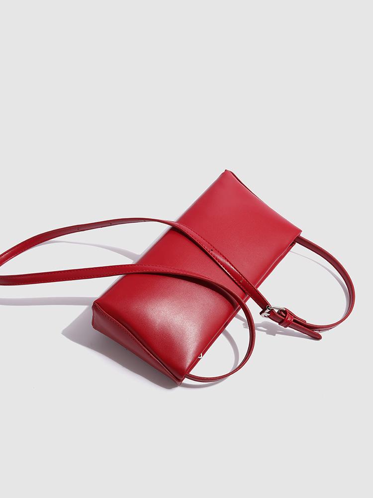 Red retro underarm baguette bag women 2025 new retro high-end fashion portable shoulder oblique span bag tide