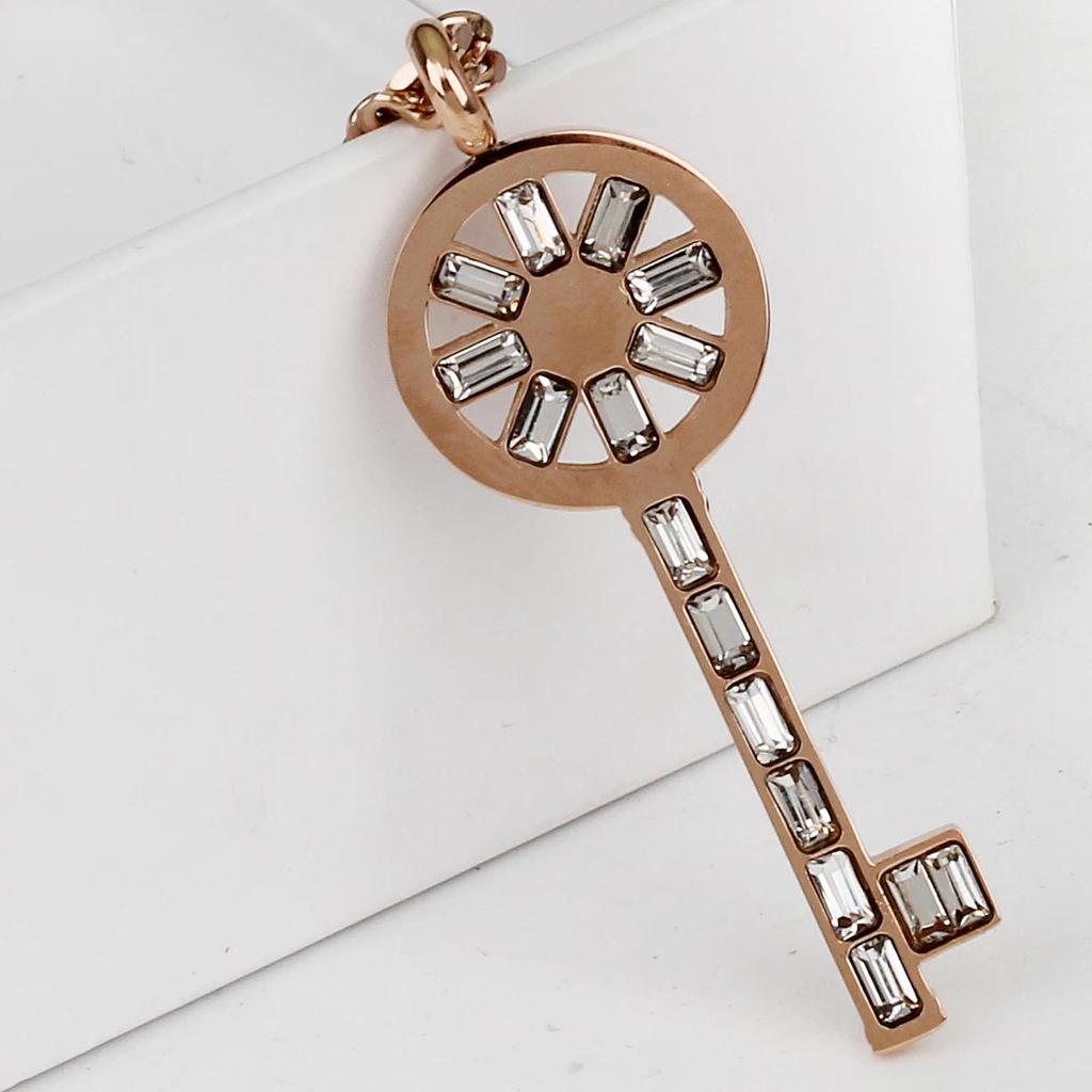 Pendentif Clé Romantique Ouvrez Votre Cœur Colliers en Acier Inoxydable pour Femmes Mode Coréenne Chaîne de Pull Clavicule Douce Sexy