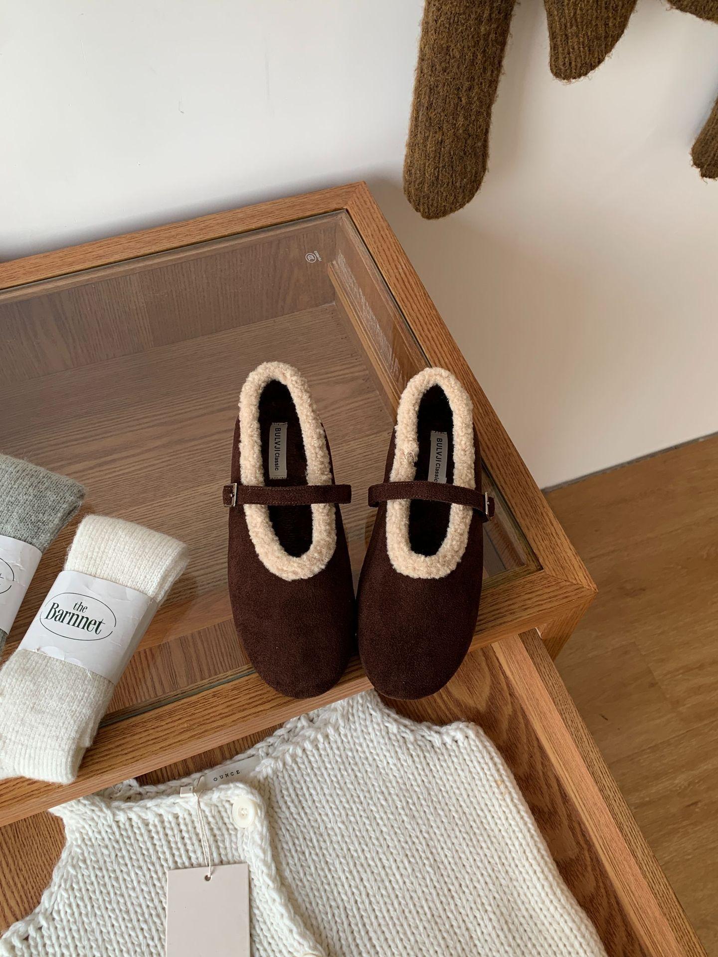 

2025 autumn and winter new niche retro fluffy shoes women s velvet warm bag head single shoes wear non-slip cotton shoes 39 кофейный