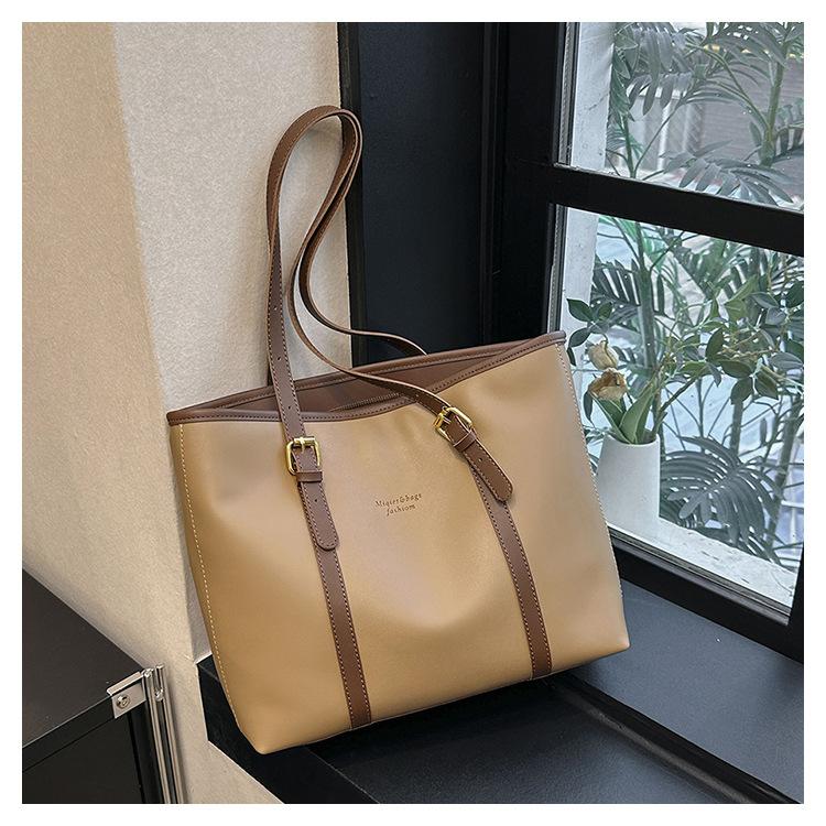 Contrasting color retro large-capacity bag women's autumn and winter new trendy tote bag student leisure commuter bag