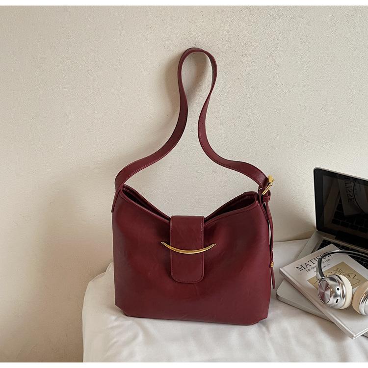 

Niche design underarm bag 2025 new fashion versatile large capacity shoulder messenger bag minimalist style tote bag бордовый