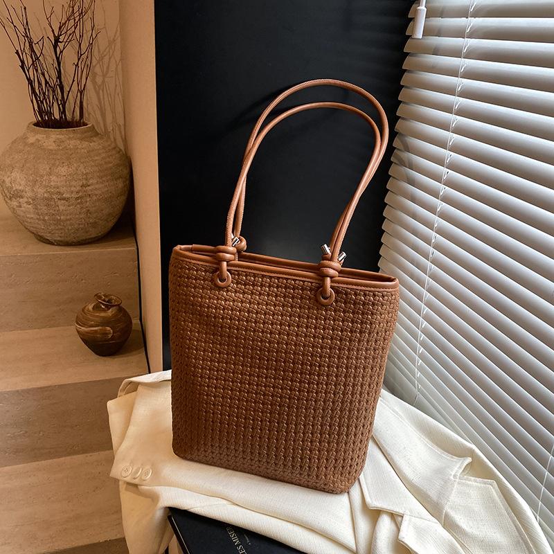 Portable woven bag women's 2025 new trendy retro tote bag simple large capacity shoulder armpit bag