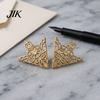 Suit Collar Clip 1 Pair Vintage Shirt Clip, Hollow-Out Decoration Alloy Retro Clothing Accessory Triangle Brooch Pin for Men Women Decorative Fastener