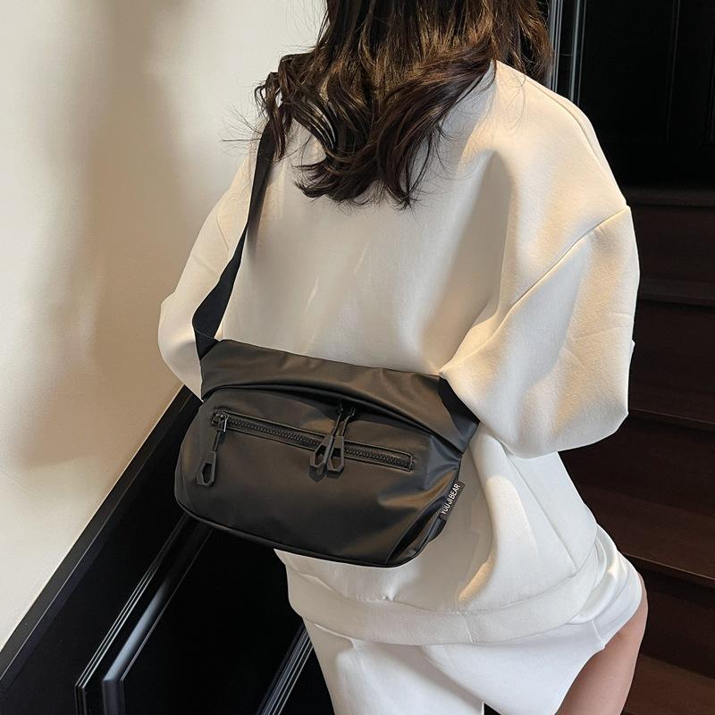 New Men's Bag Messenger Bag Niche Design 2025 Spring Commuting Large Capacity Shoulder Bag Simple Outdoor Small Square Bag