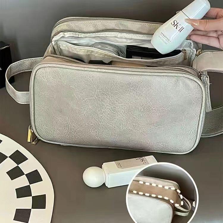 Большая дорожная косметичка с двойным открытием Double Zipper, Stain-Resistant, Three-Compartment