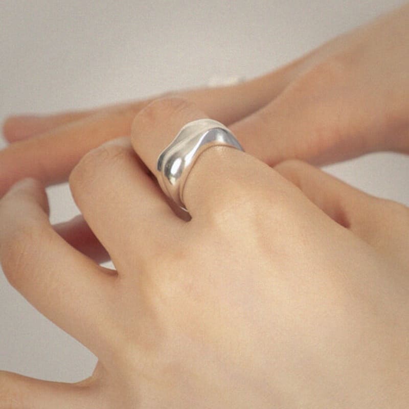Objecteso Curve Ring